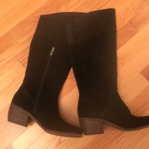 LUCKY BRAND SUEDE BOOTS LIKE NEW WITH 3/4 ZIP AND HEELS  GORGEOUS FANCY BOOTS